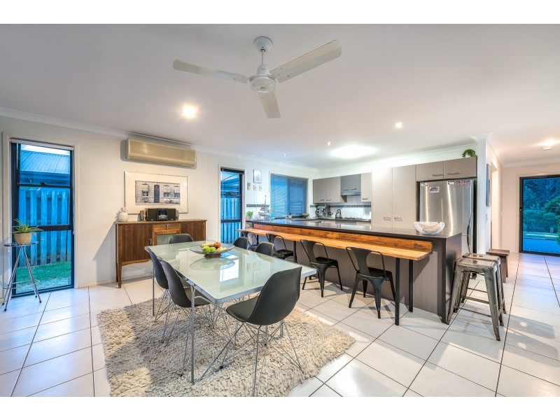 41 Cobb and Co Drive, Oxenford QLD 4210