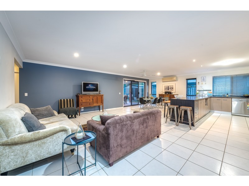 41 Cobb and Co Drive, Oxenford QLD 4210