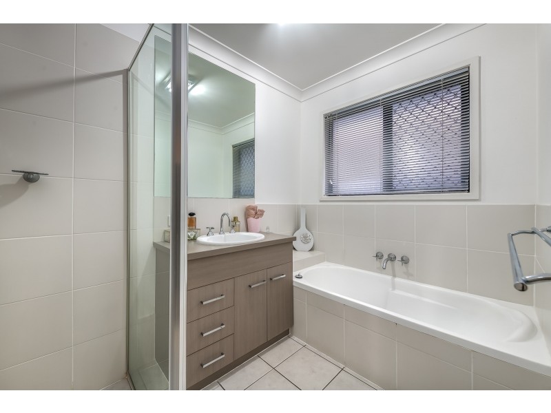 41 Cobb and Co Drive, Oxenford QLD 4210