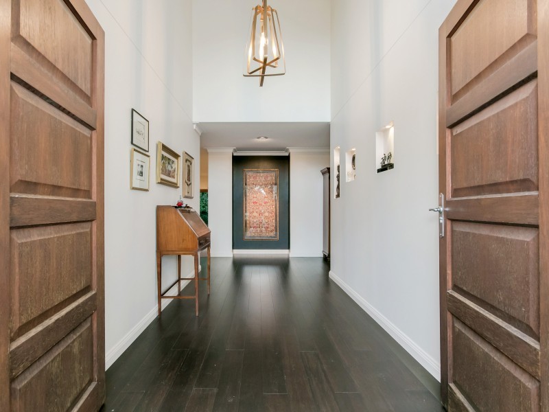 1608 Richmond Court, Hope Island QLD 4212