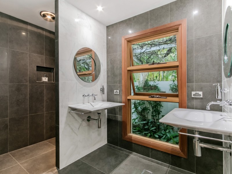 1608 Richmond Court, Hope Island QLD 4212