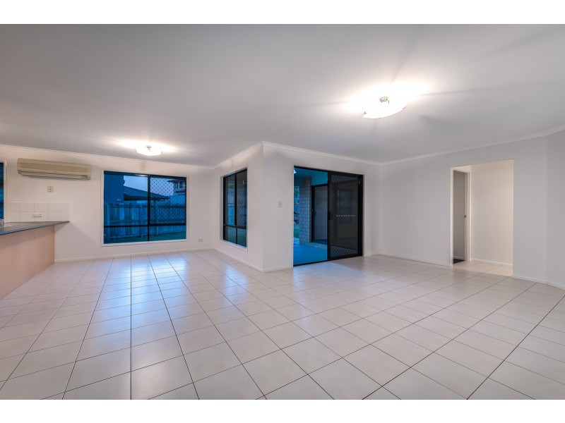 60 Highcrest Circuit, Molendinar QLD 4214