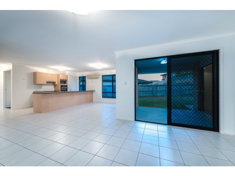 60 Highcrest Circuit, Molendinar QLD 4214