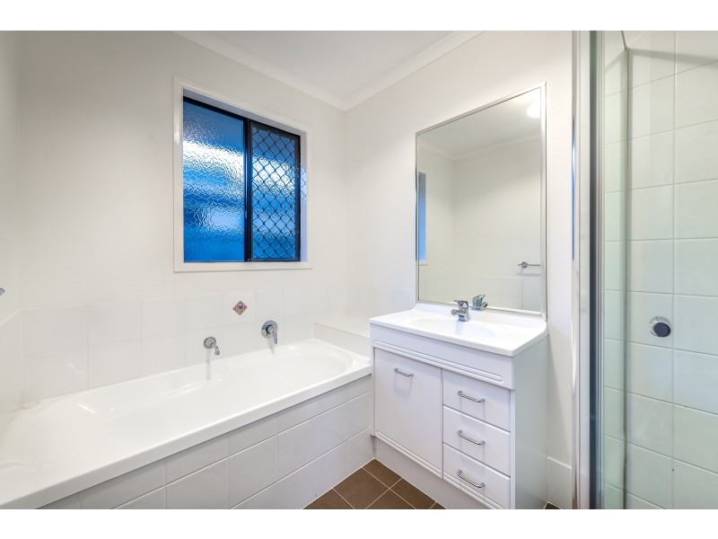 60 Highcrest Circuit, Molendinar QLD 4214