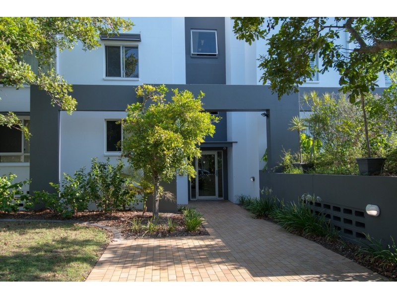 13/18-22 Parker Street, Labrador QLD 4215