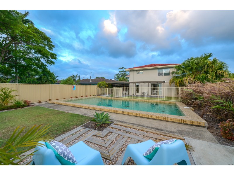 4 Ashgrove Avenue, Runaway Bay QLD 4216