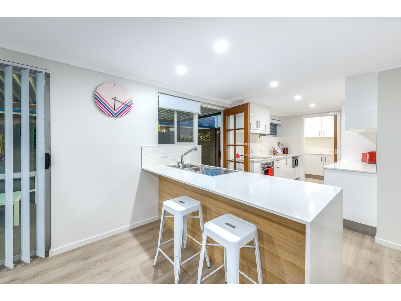 4 Ashgrove Avenue, Runaway Bay QLD 4216