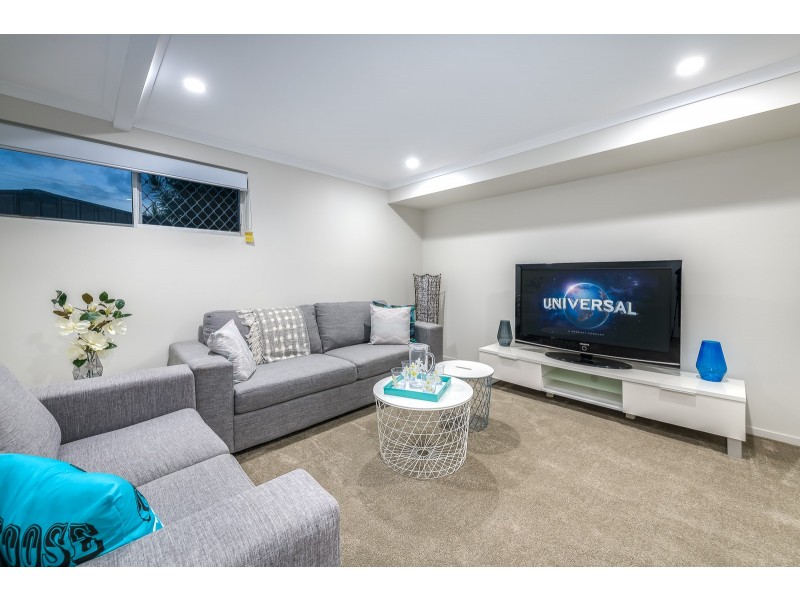 4 Ashgrove Avenue, Runaway Bay QLD 4216