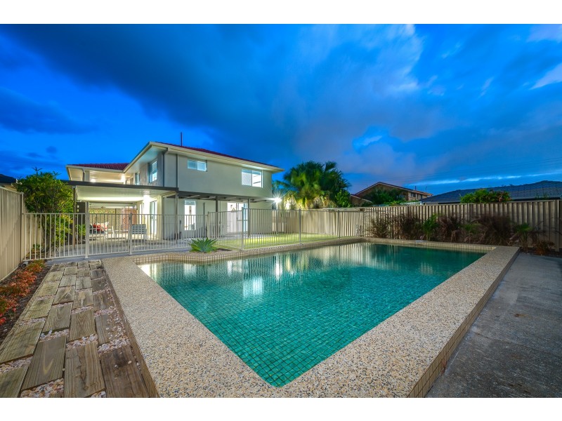 4 Ashgrove Avenue, Runaway Bay QLD 4216