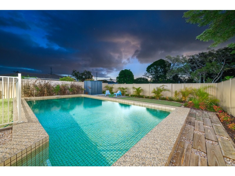 4 Ashgrove Avenue, Runaway Bay QLD 4216