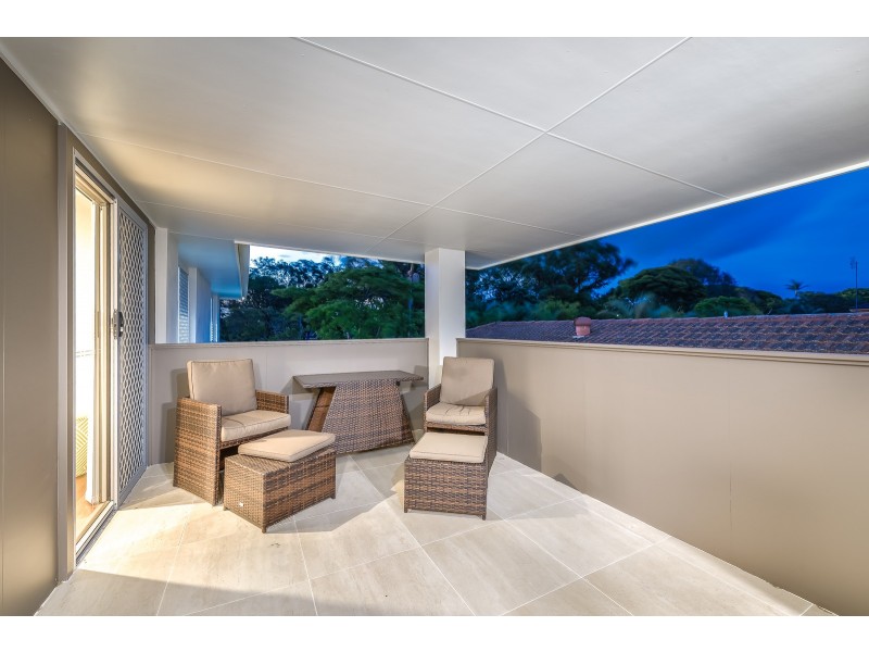 4 Ashgrove Avenue, Runaway Bay QLD 4216