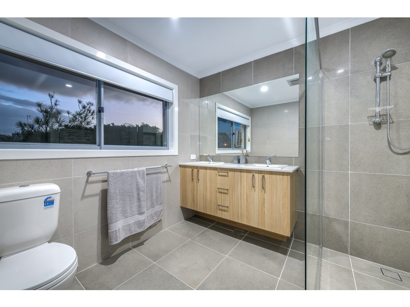 4 Ashgrove Avenue, Runaway Bay QLD 4216