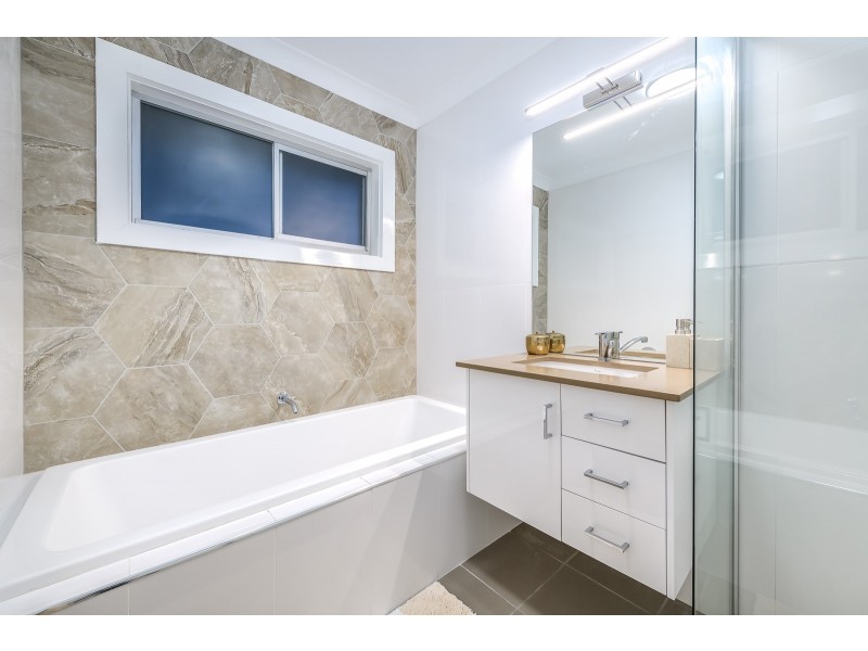 4 Ashgrove Avenue, Runaway Bay QLD 4216