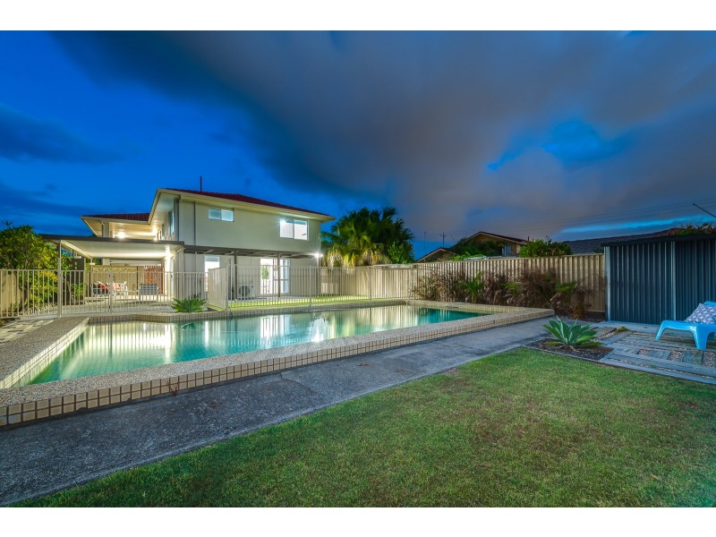 4 Ashgrove Avenue, Runaway Bay QLD 4216