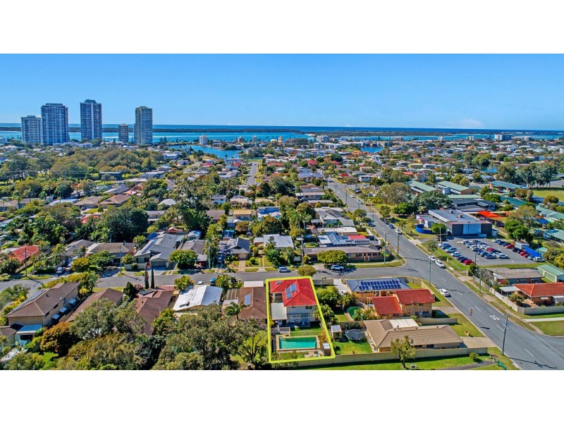 4 Ashgrove Avenue, Runaway Bay QLD 4216