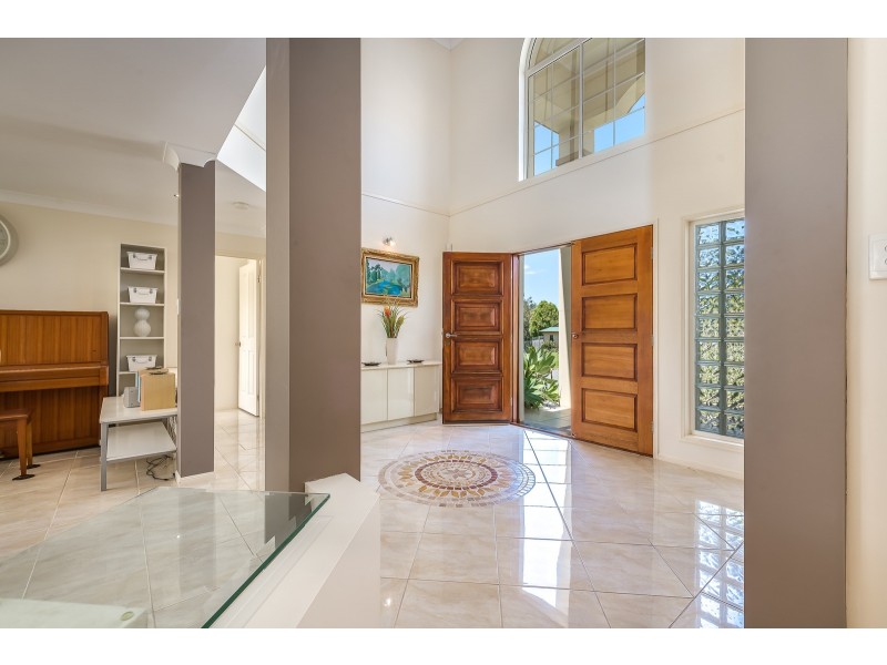 16 Palm Street, Pacific Pines QLD 4211