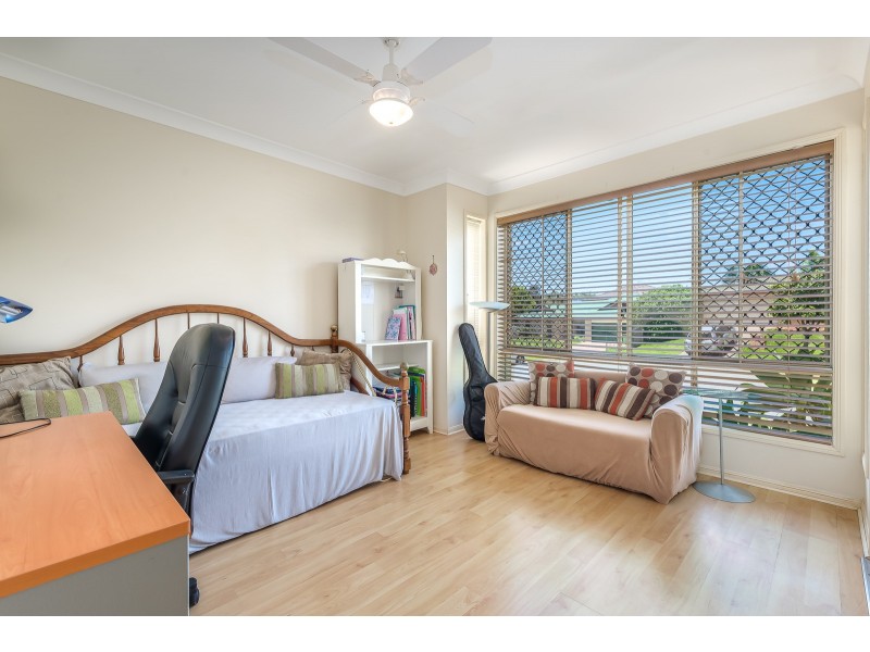 16 Palm Street, Pacific Pines QLD 4211