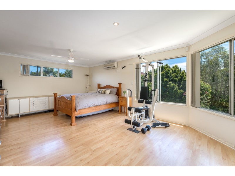 16 Palm Street, Pacific Pines QLD 4211