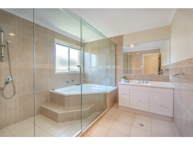 16 Palm Street, Pacific Pines QLD 4211