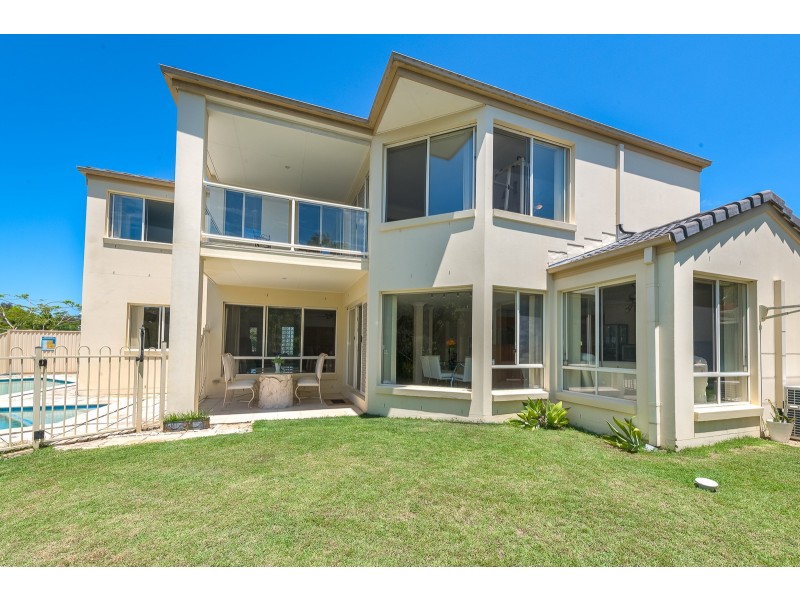 16 Palm Street, Pacific Pines QLD 4211