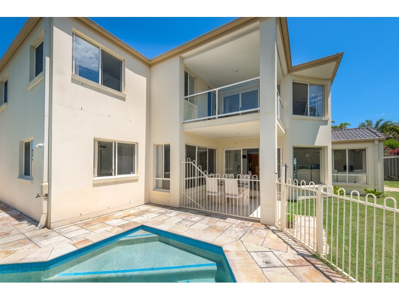 16 Palm Street, Pacific Pines QLD 4211