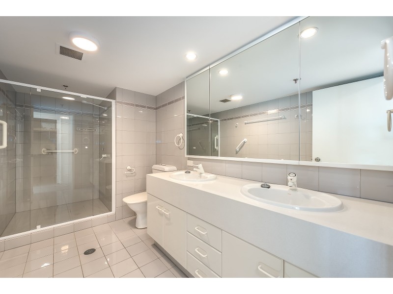 88/21 Bayview Street, Runaway Bay QLD 4216