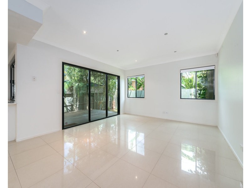 2/46 Bayview Street, Runaway Bay QLD 4216