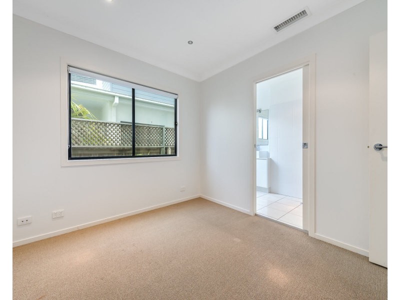 2/46 Bayview Street, Runaway Bay QLD 4216