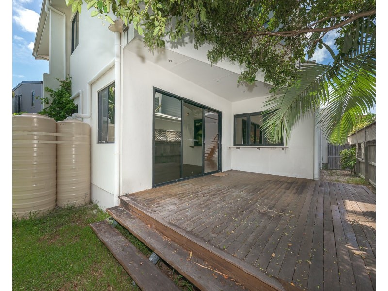 2/46 Bayview Street, Runaway Bay QLD 4216