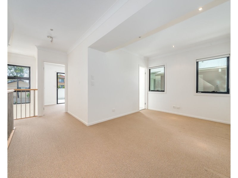 2/46 Bayview Street, Runaway Bay QLD 4216