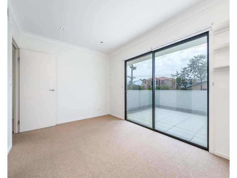 2/46 Bayview Street, Runaway Bay QLD 4216