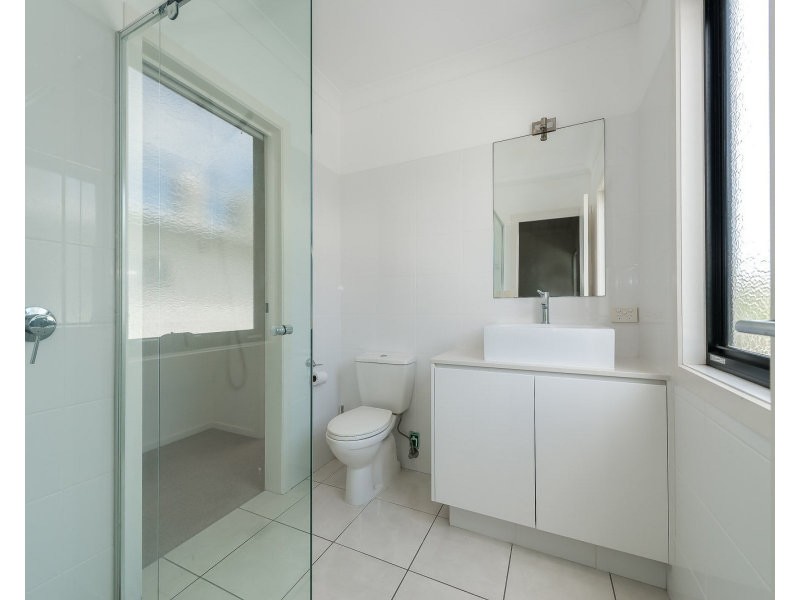 2/46 Bayview Street, Runaway Bay QLD 4216