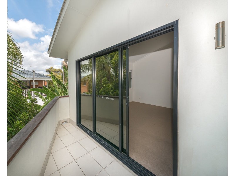 2/46 Bayview Street, Runaway Bay QLD 4216