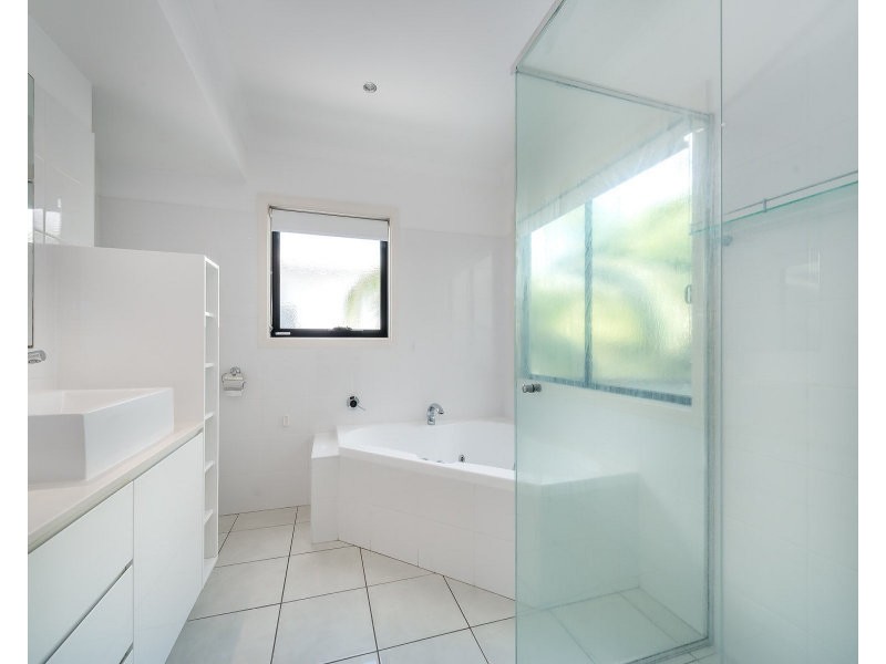 2/46 Bayview Street, Runaway Bay QLD 4216