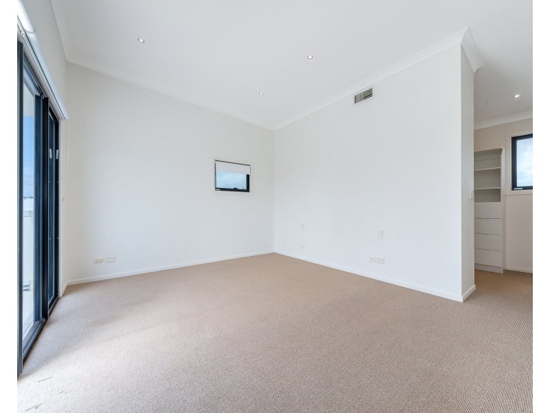 2/46 Bayview Street, Runaway Bay QLD 4216
