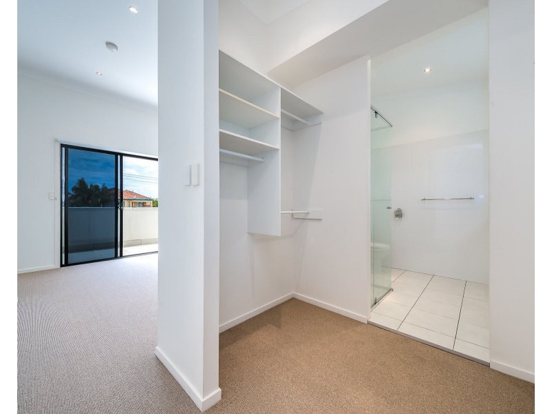 2/46 Bayview Street, Runaway Bay QLD 4216