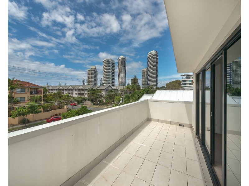 2/46 Bayview Street, Runaway Bay QLD 4216
