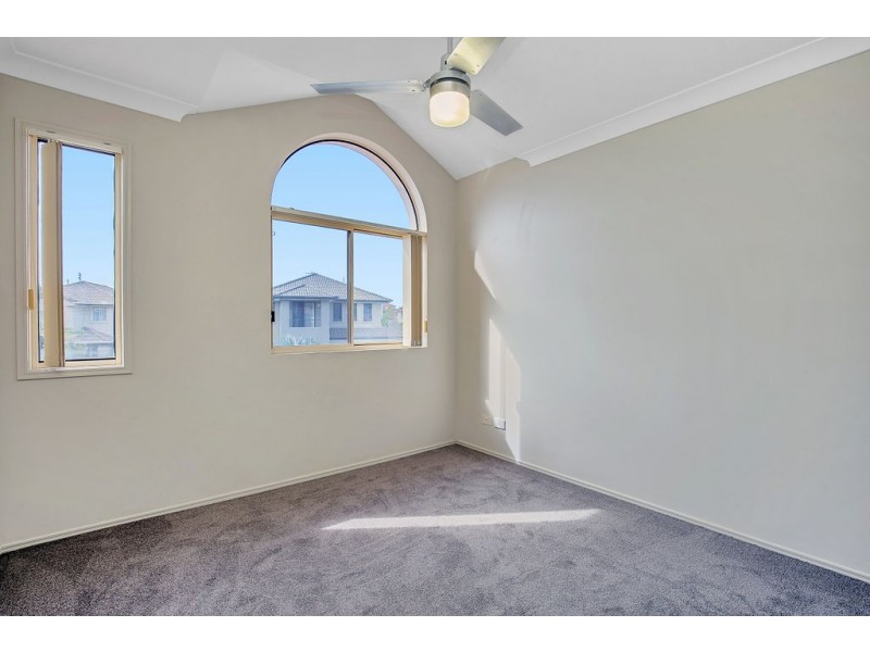 10 Rimu Place, Molendinar QLD 4214