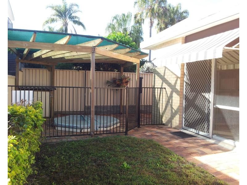 2/25 Nankeen Avenue, Paradise Point QLD 4216