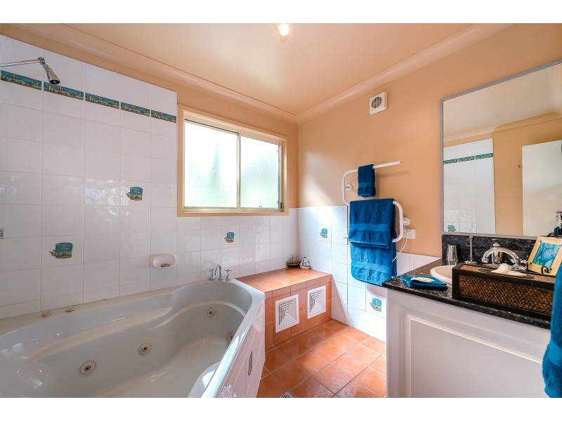 1718 Tamborine-Oxenford Road, Tamborine Mountain QLD 4272
