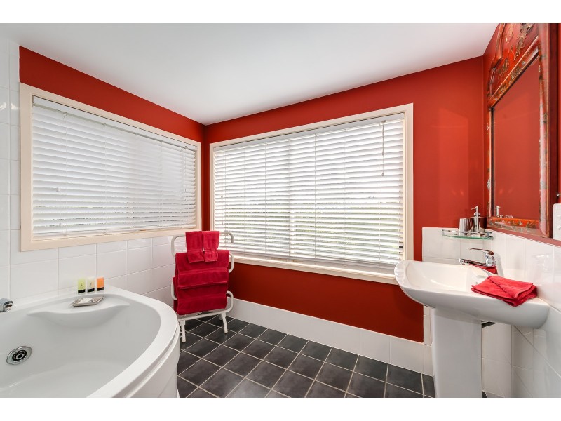 1718 Tamborine-Oxenford Road, Tamborine Mountain QLD 4272