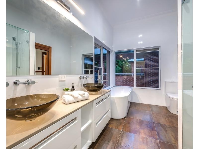 24 Pemberton Close, Mount Nathan QLD 4211