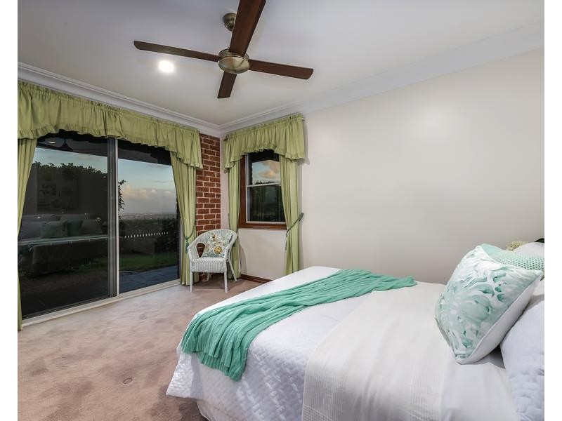 24 Pemberton Close, Mount Nathan QLD 4211