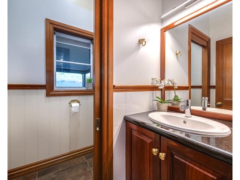 24 Pemberton Close, Mount Nathan QLD 4211
