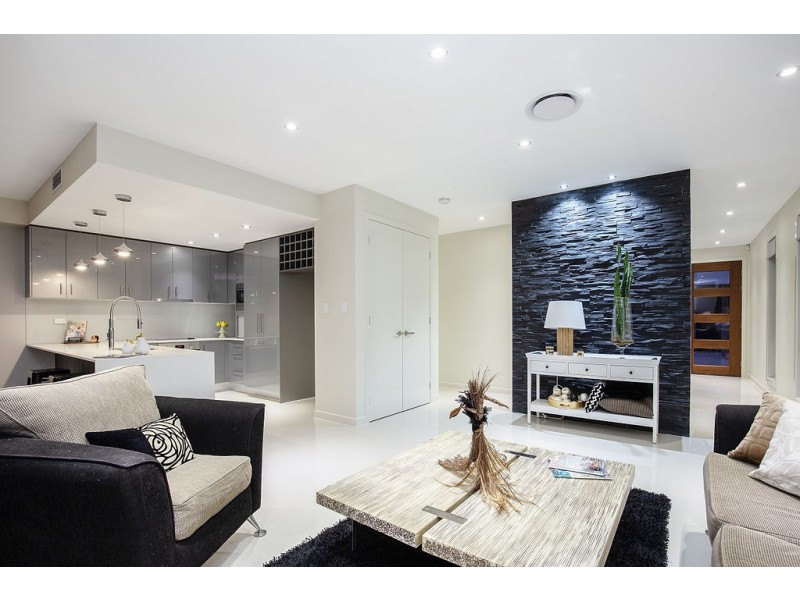 206 Cotlew Street, Ashmore QLD 4214