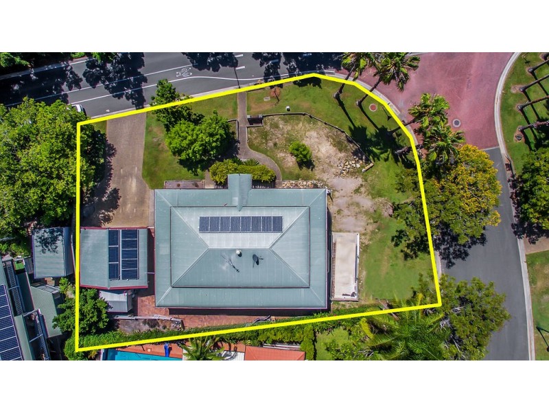 1 Nauru Place, Pacific Pines QLD 4211