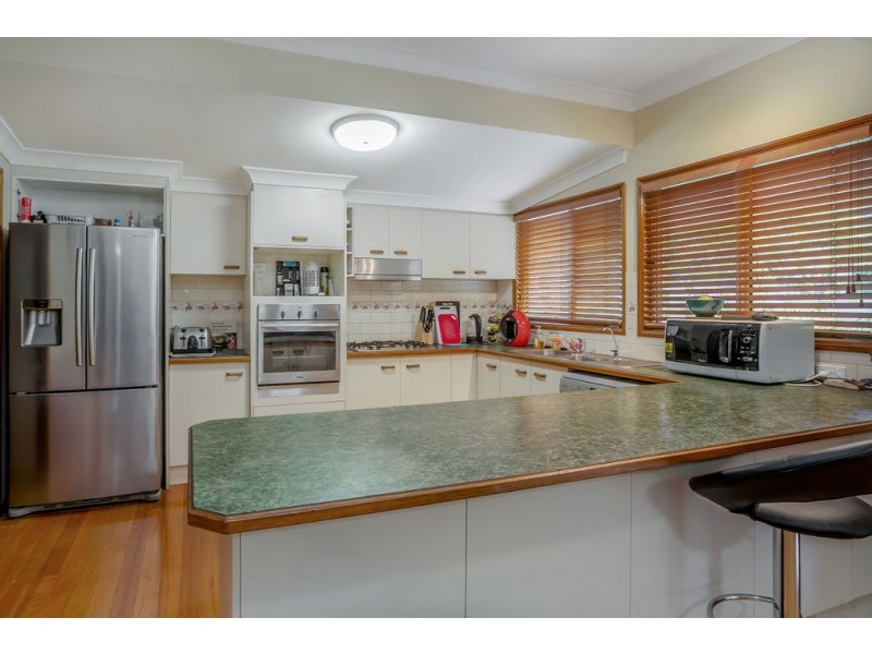 1 Nauru Place, Pacific Pines QLD 4211