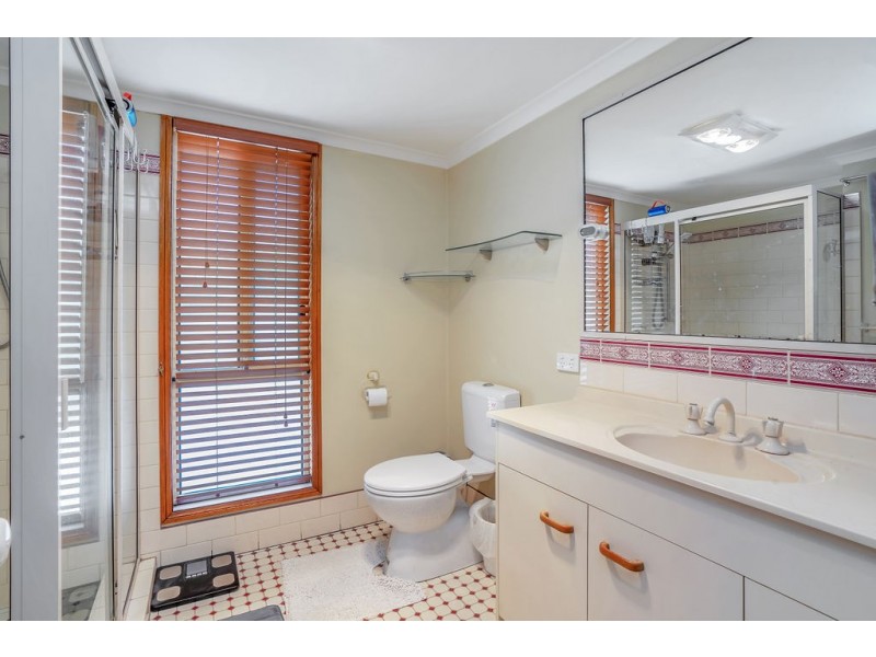 1 Nauru Place, Pacific Pines QLD 4211