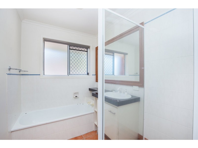 Room 2/13  Hentdale Court, Labrador QLD 4215