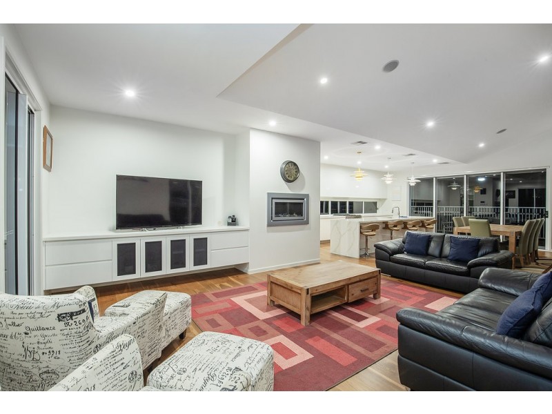 81 Magnetic Drive, Tamborine Mountain QLD 4272